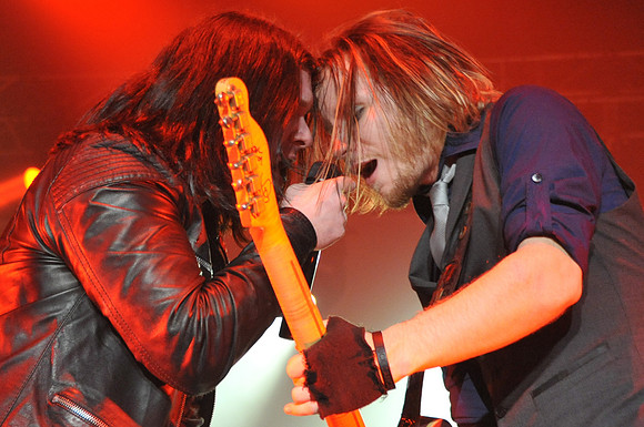 Brent Smith and Zach Myers of Shinedown